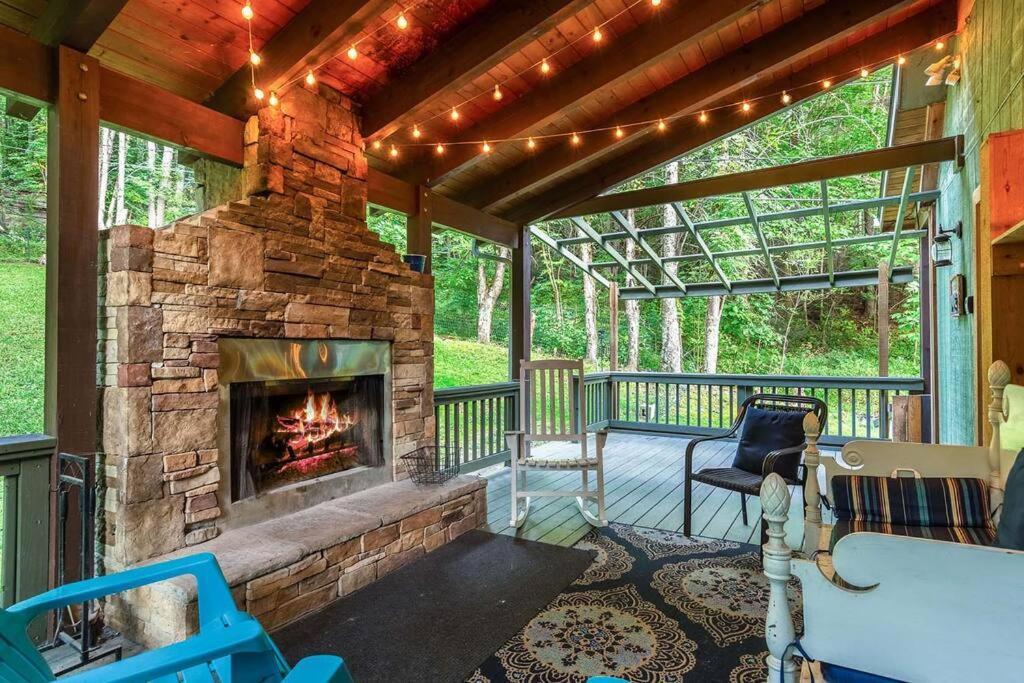 Pets! 2 Fireplaces! Game Room! Creek! View! Maggie Valley Exterior photo