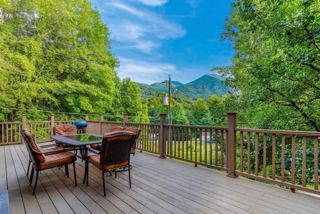 Pets! 2 Fireplaces! Game Room! Creek! View! Maggie Valley Exterior photo