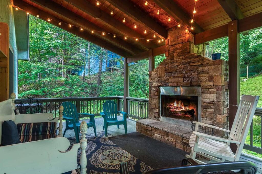 Pets! 2 Fireplaces! Game Room! Creek! View! Maggie Valley Exterior photo